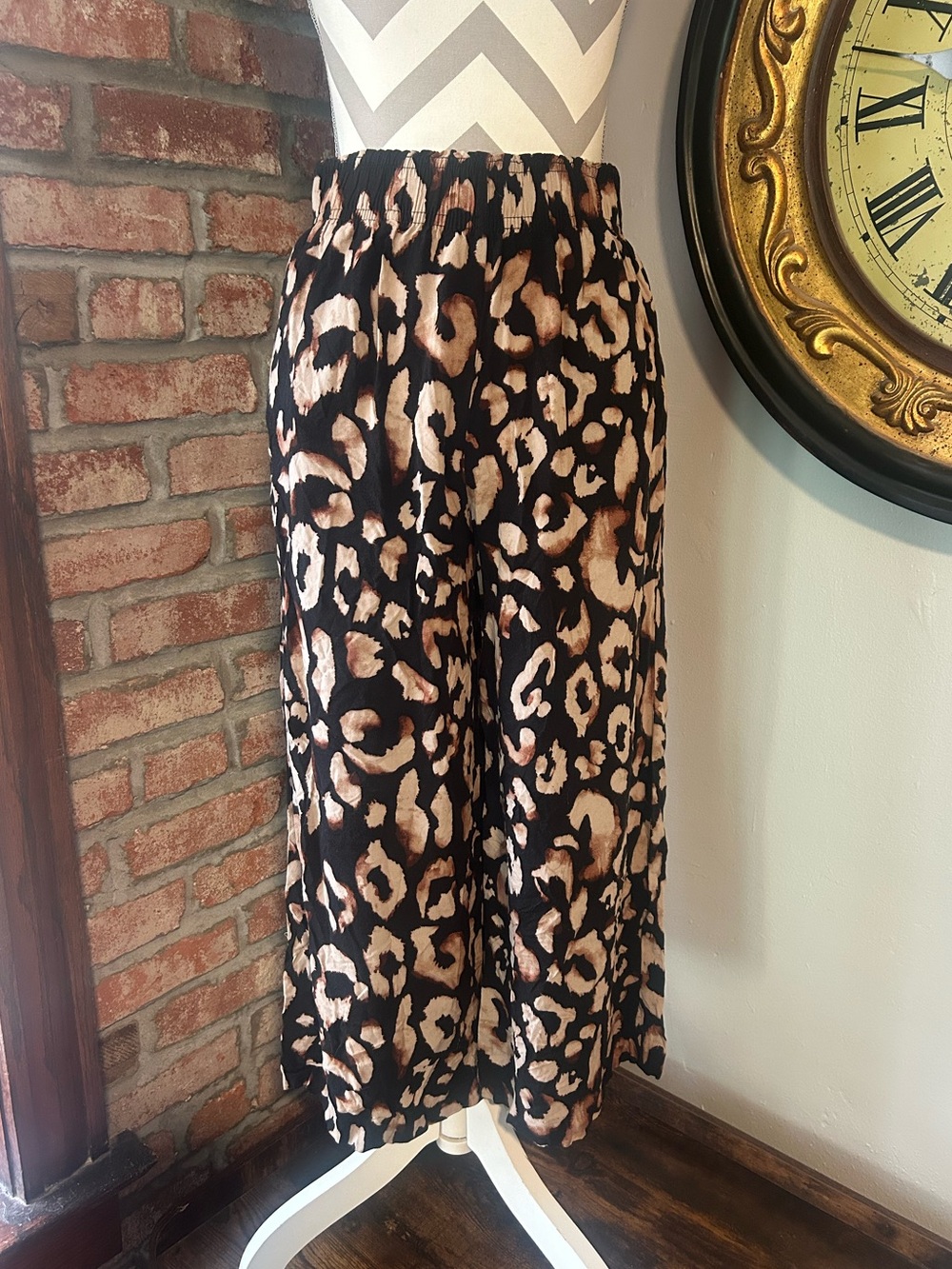 H&M • Leopard Print Pull-On Flowy Wide-Leg Pants